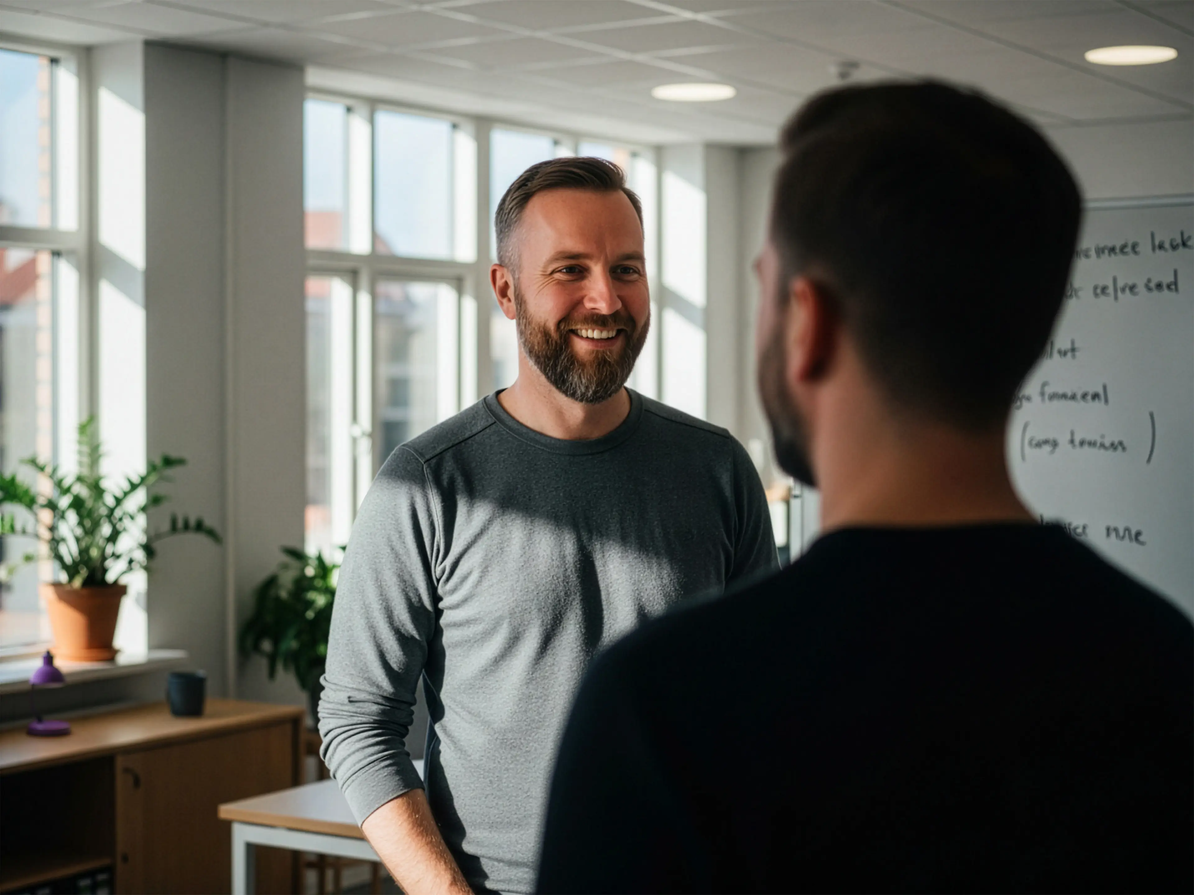 Person med overblik over muligheder for hjælp og tryghed i arbejdslivet